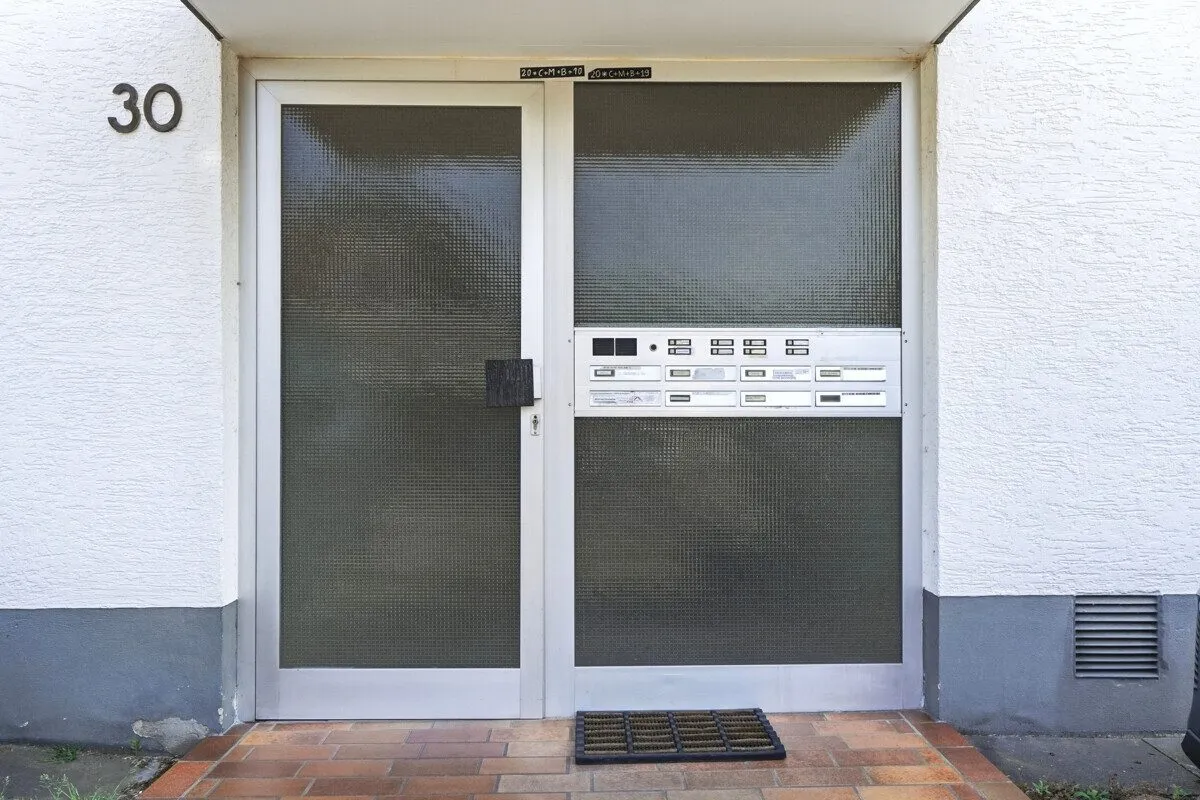 Immobilienangebot - Refrath - Alle - Mehrfamilienhaus mit Potenzial und 7 Eigentumswohnungen!