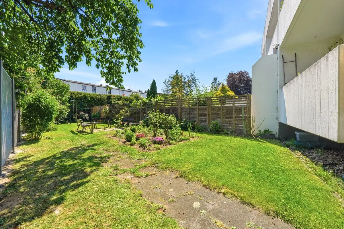 Immobilienangebot - Refrath - Alle - Mehrfamilienhaus mit Potenzial und 7 Eigentumswohnungen!