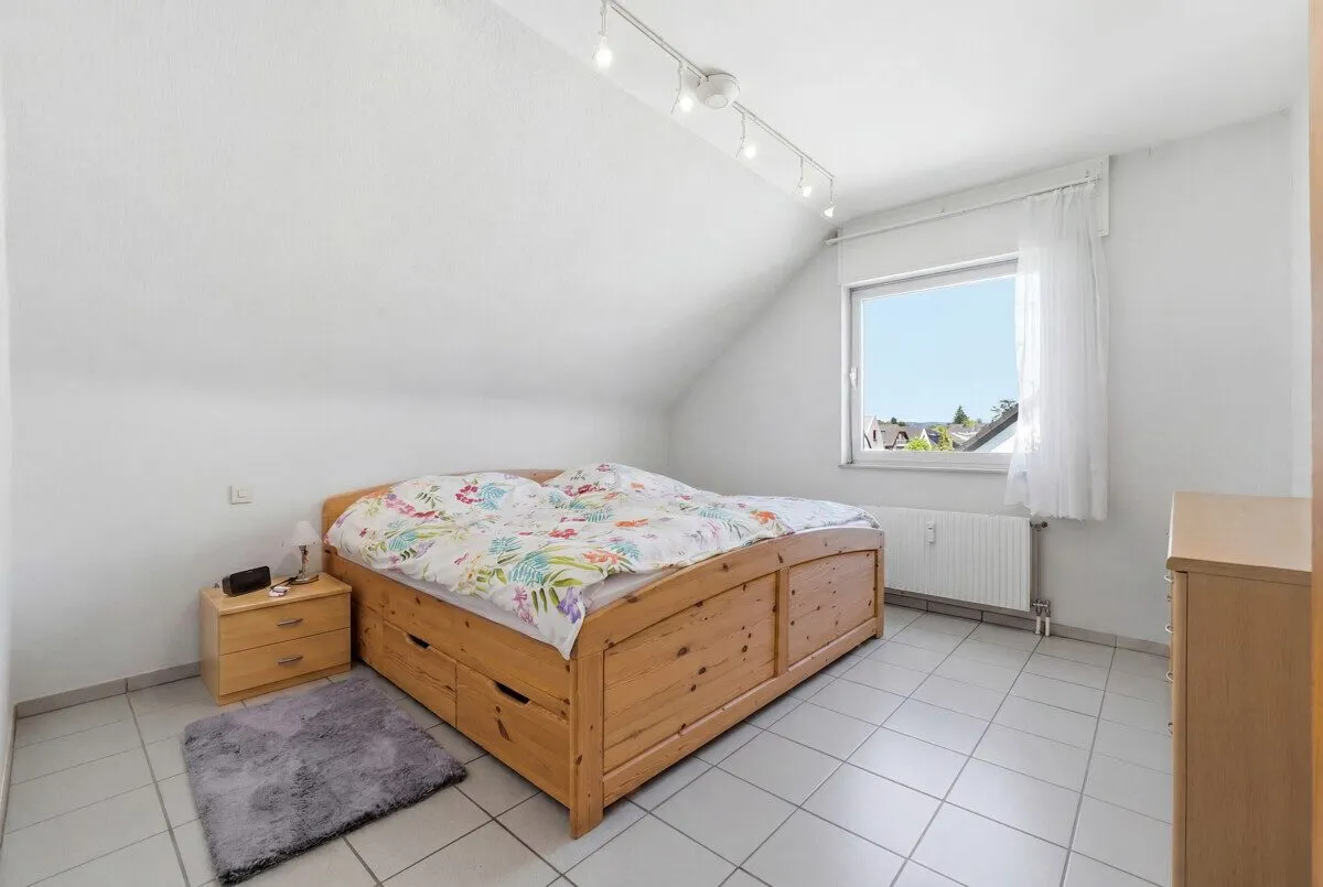 Immobilienangebot - Refrath - Alle - Mehrfamilienhaus mit Potenzial und 7 Eigentumswohnungen!