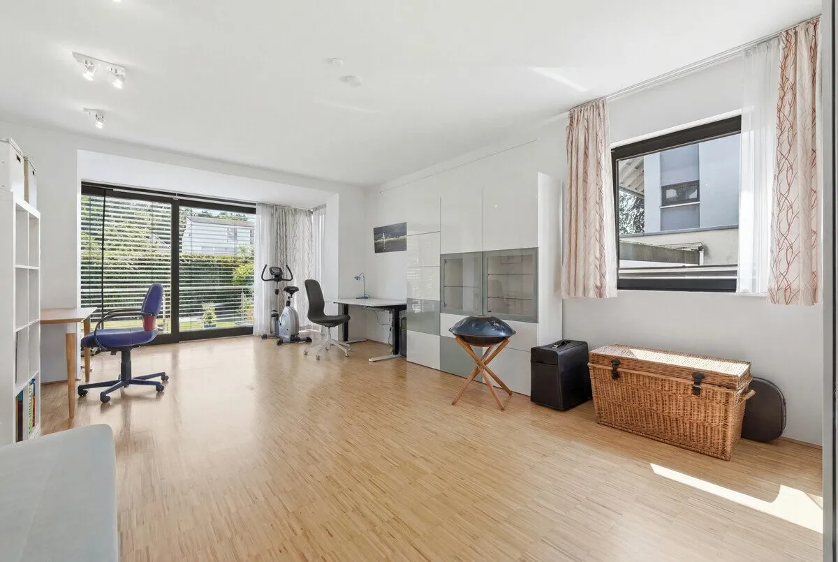 Immobilienangebot - Refrath - Alle - Mehrfamilienhaus mit Potenzial und 7 Eigentumswohnungen!