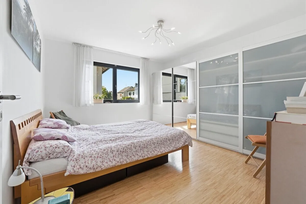 Immobilienangebot - Refrath - Alle - Mehrfamilienhaus mit Potenzial und 7 Eigentumswohnungen!