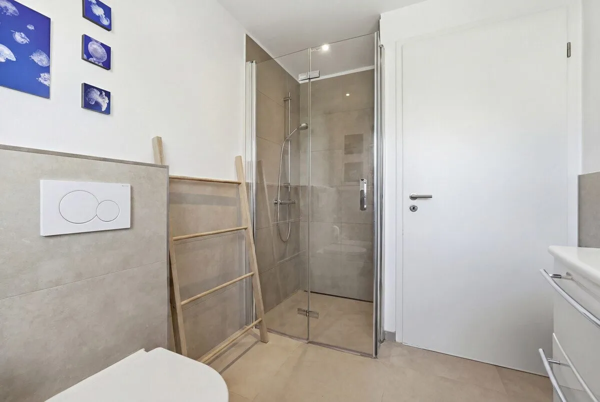 Immobilienangebot - Refrath - Alle - Mehrfamilienhaus mit Potenzial und 7 Eigentumswohnungen!