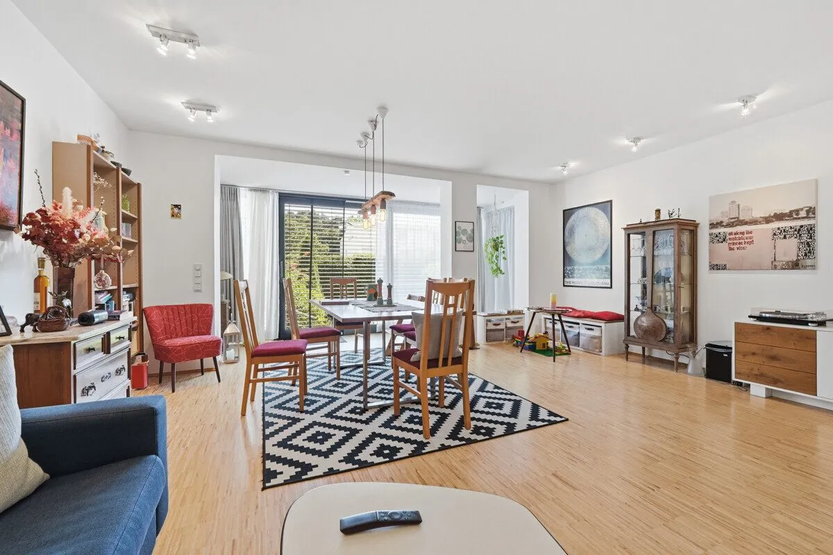 Immobilienangebot - Refrath - Alle - Mehrfamilienhaus mit Potenzial und 7 Eigentumswohnungen!