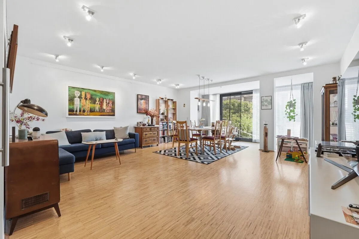 Immobilienangebot - Refrath - Alle - Mehrfamilienhaus mit Potenzial und 7 Eigentumswohnungen!