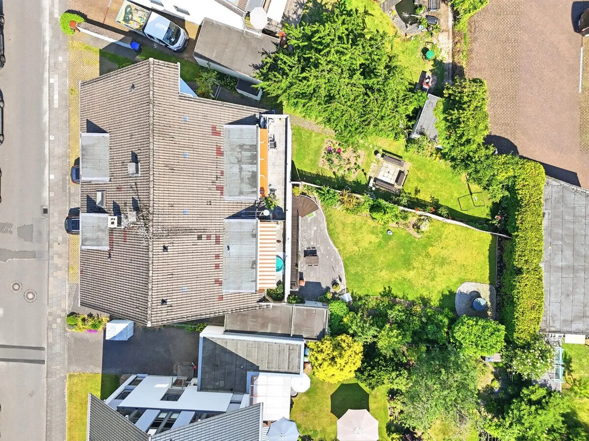 Immobilienangebot - Refrath - Alle - Mehrfamilienhaus mit Potenzial und 7 Eigentumswohnungen!