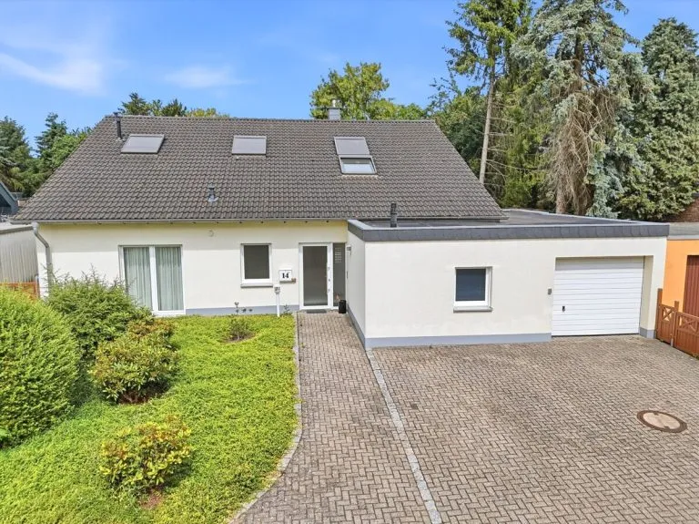 Immobilienangebot - Bedburg - Alle - Freistehendes Einfamilienhaus mit großem Grundstück!