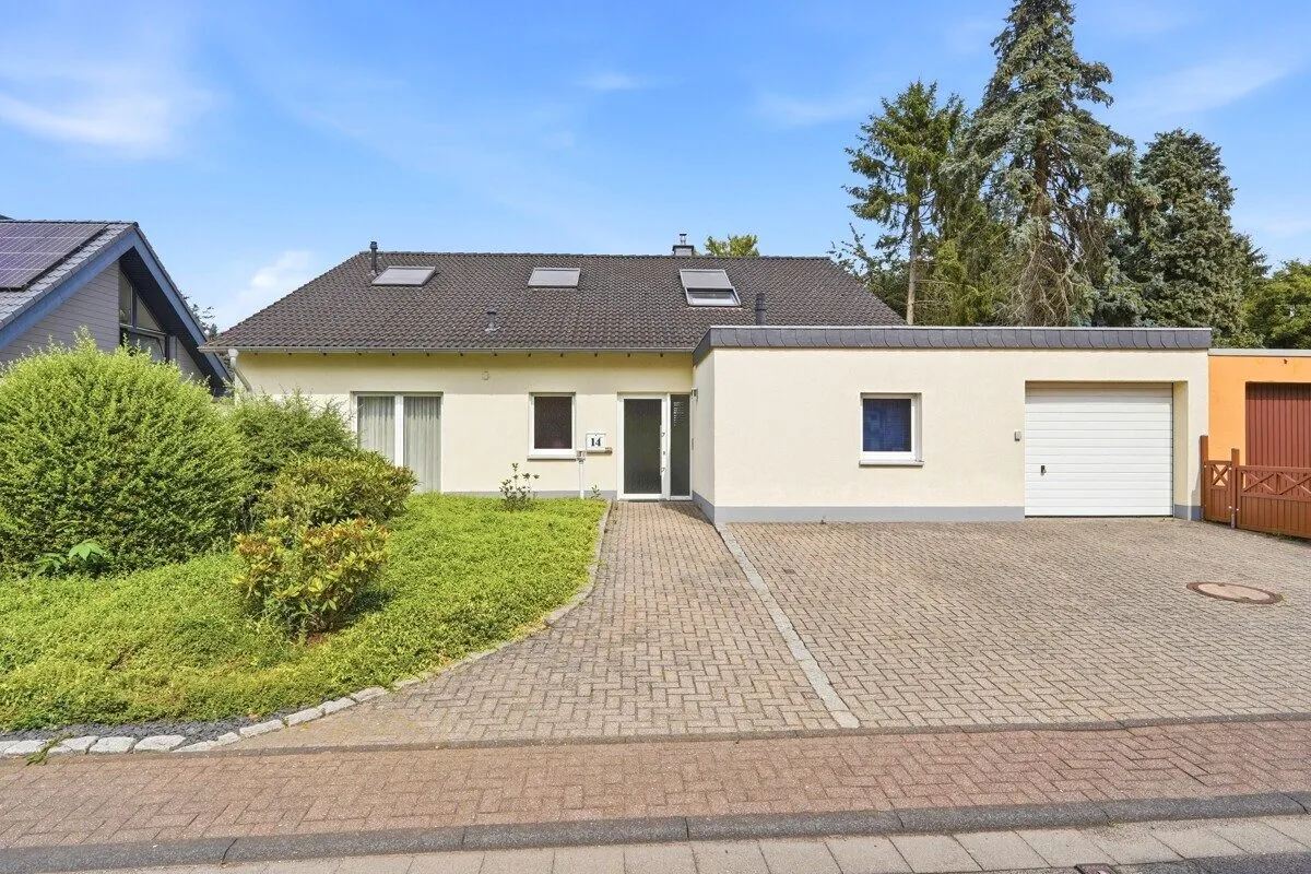 Immobilienangebot - Bedburg - Alle - Freistehendes Einfamilienhaus mit großem Grundstück!
