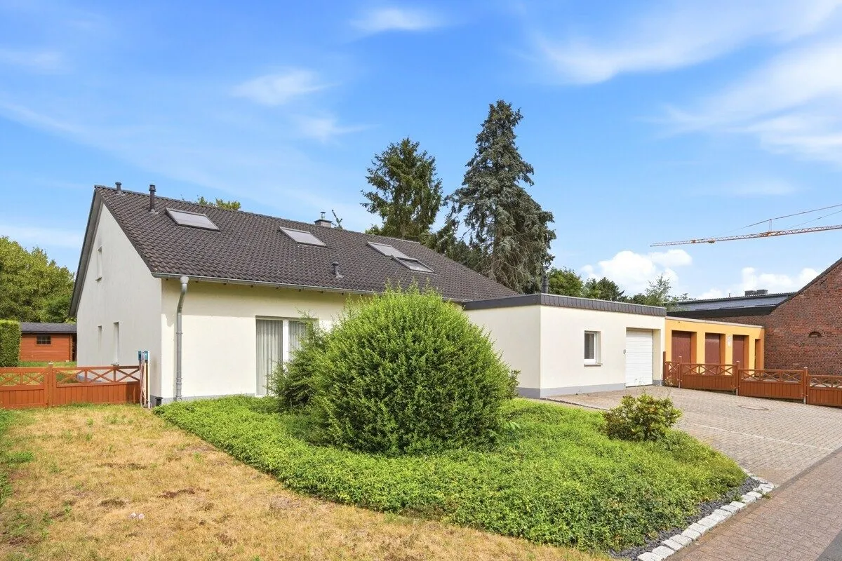 Immobilienangebot - Bedburg - Alle - Freistehendes Einfamilienhaus mit großem Grundstück!