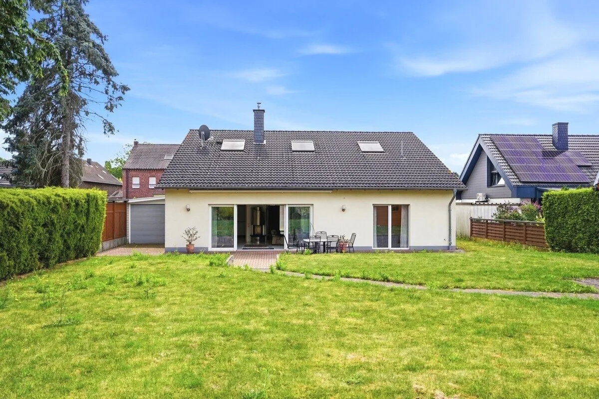 Immobilienangebot - Bedburg - Alle - Freistehendes Einfamilienhaus mit großem Grundstück!