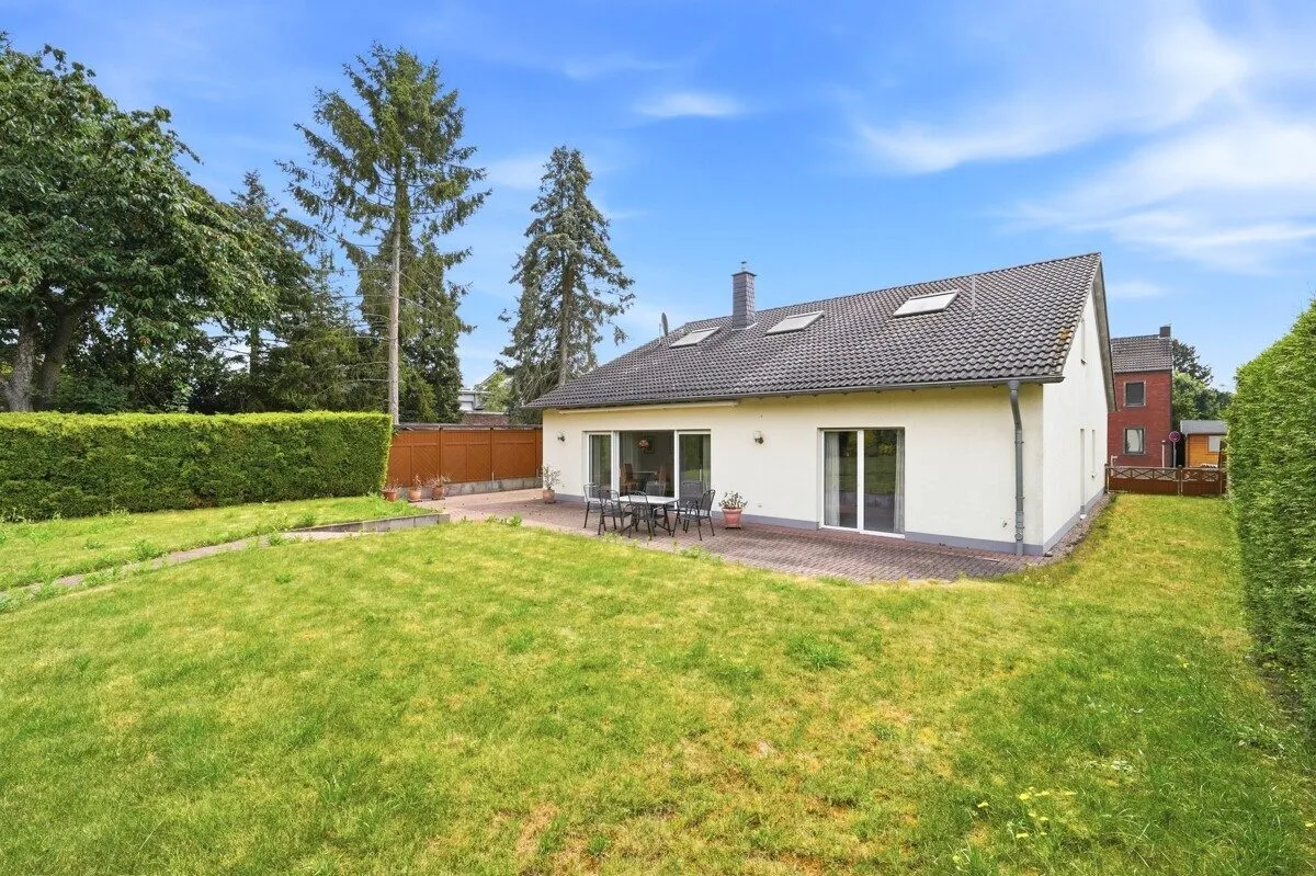 Immobilienangebot - Bedburg - Alle - Freistehendes Einfamilienhaus mit großem Grundstück!