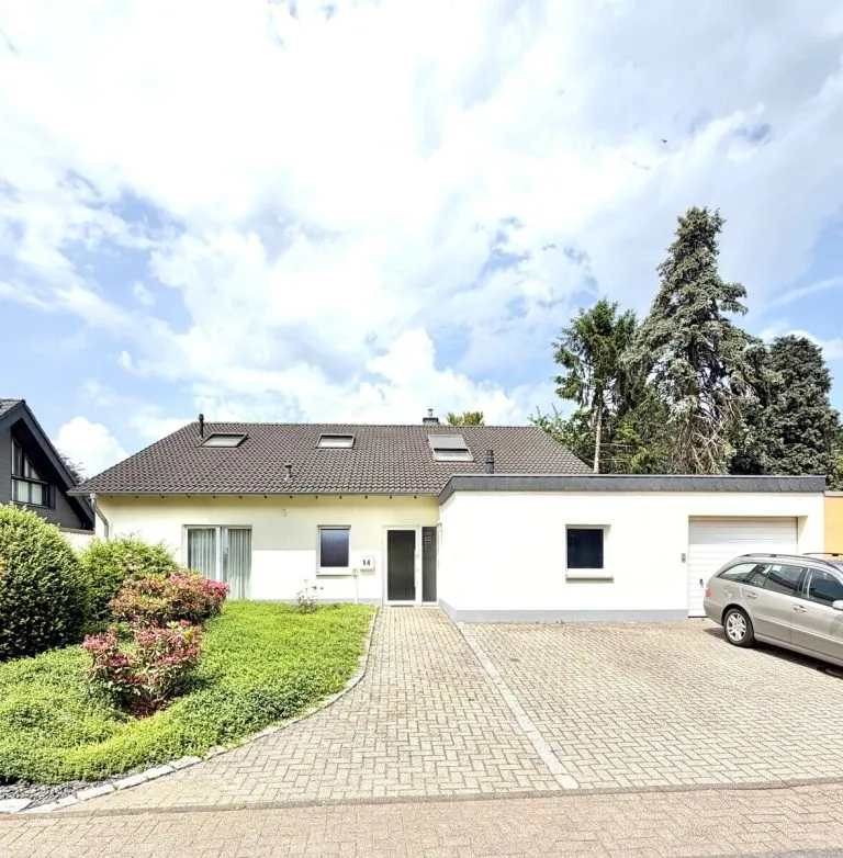 Immobilienangebot - Bedburg - Alle - Freistehendes Einfamilienhaus mit großem Grundstück!
