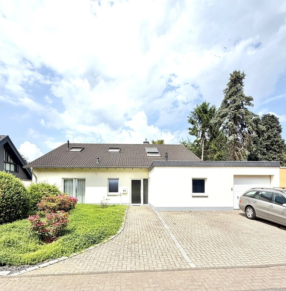 Immobilienangebot - Bedburg - Alle - Freistehendes Einfamilienhaus mit großem Grundstück!