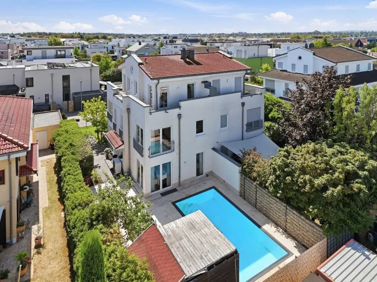 Immobilienangebot - Köln - Alle - Hochwertiges Einfamilienhaus mit Pool!