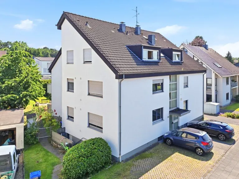 Immobilienangebot - Refrath - Alle - Großzügige Dachgeschosswohnung mit Potenzial!
