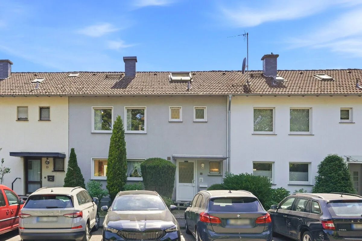Immobilienangebot - Köln - Alle - Einfamilienhaus mit Potenzial und Garagen!