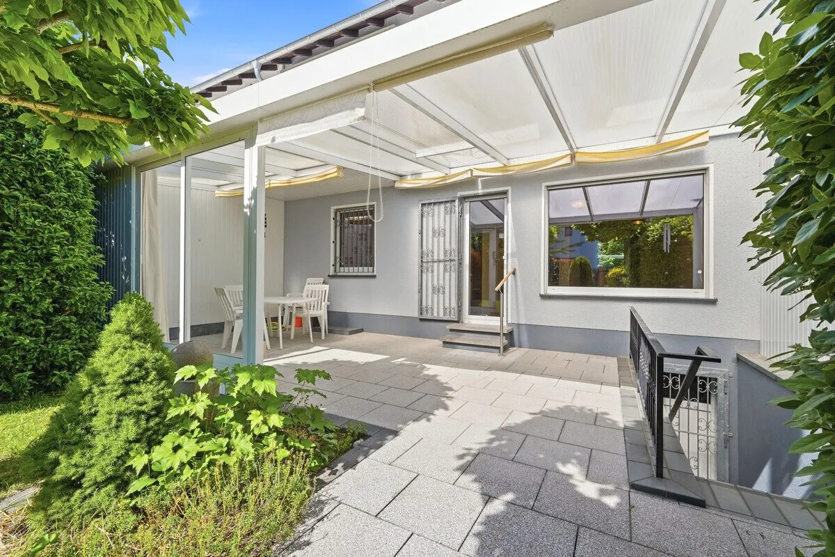 Immobilienangebot - Köln - Alle - Einfamilienhaus mit Potenzial und Garagen!