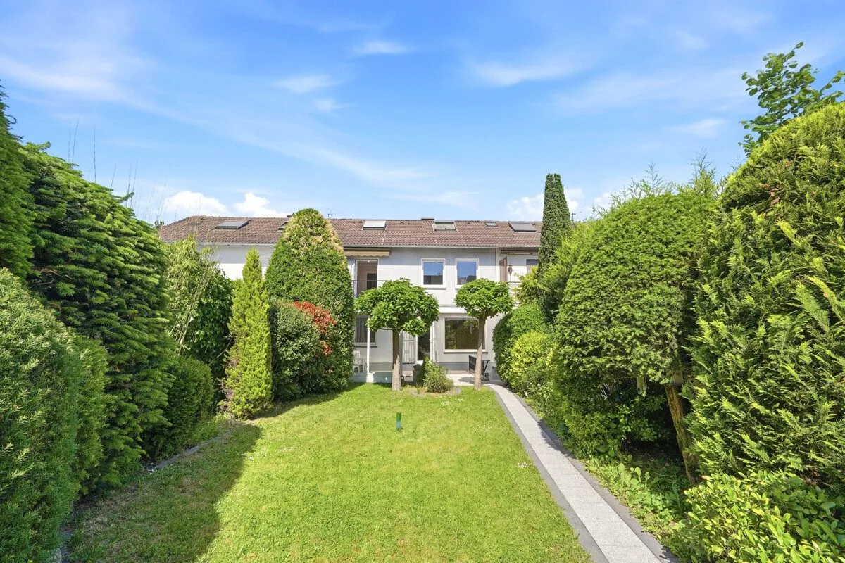 Immobilienangebot - Köln - Alle - Einfamilienhaus mit Potenzial und Garagen!