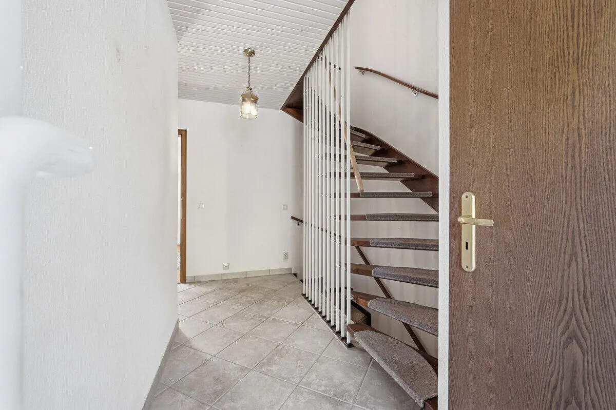 Immobilienangebot - Köln - Alle - Einfamilienhaus mit Potenzial und Garagen!