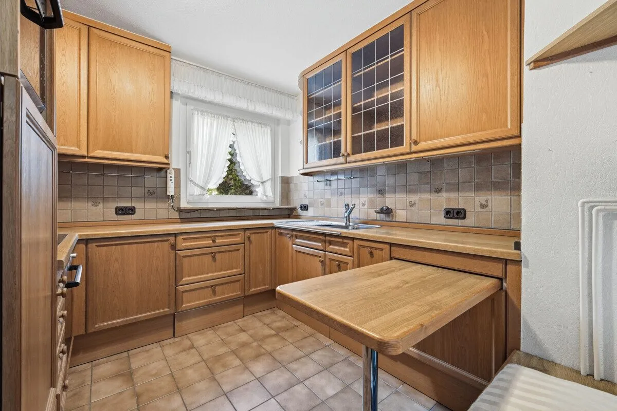 Immobilienangebot - Köln - Alle - Einfamilienhaus mit Potenzial und Garagen!