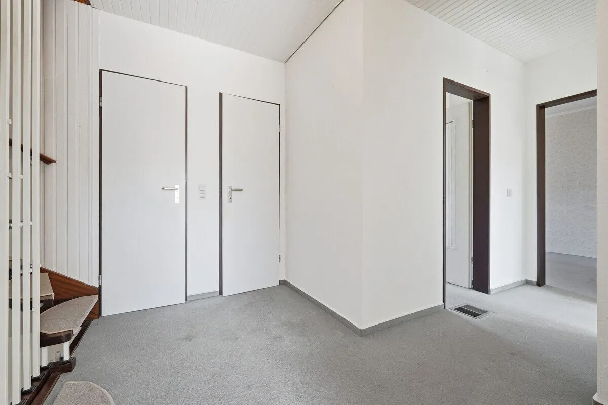 Immobilienangebot - Köln - Alle - Einfamilienhaus mit Potenzial und Garagen!