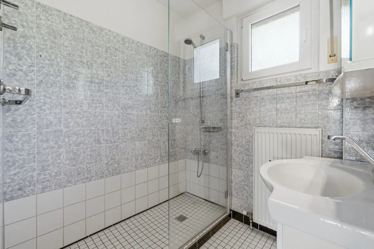 Immobilienangebot - Köln - Alle - Einfamilienhaus mit Potenzial und Garagen!