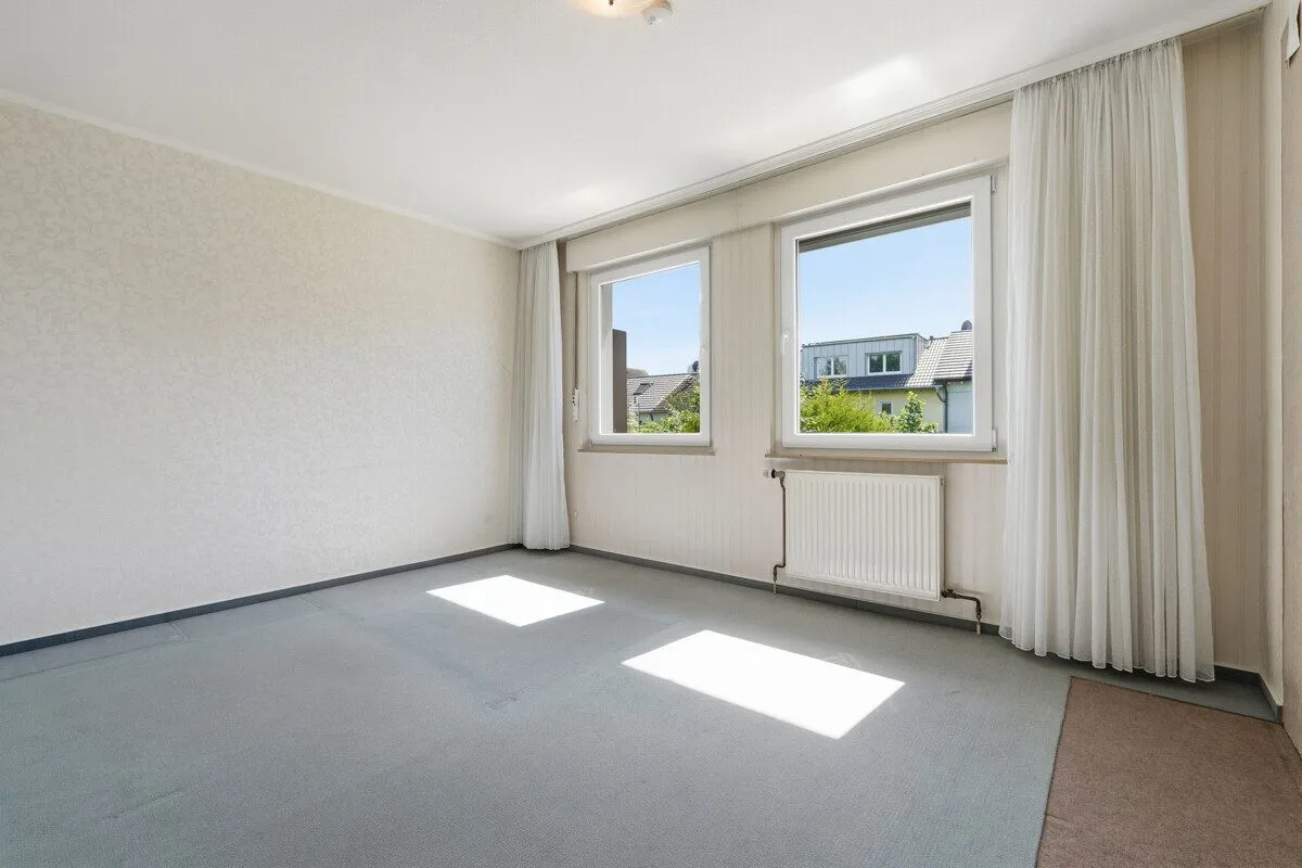 Immobilienangebot - Köln - Alle - Einfamilienhaus mit Potenzial und Garagen!