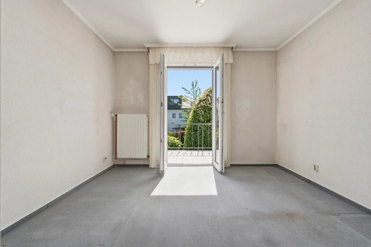 Immobilienangebot - Köln - Alle - Einfamilienhaus mit Potenzial und Garagen!