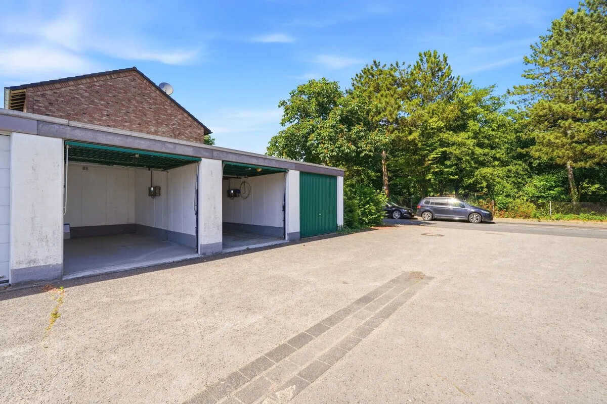 Immobilienangebot - Köln - Alle - Einfamilienhaus mit Potenzial und Garagen!