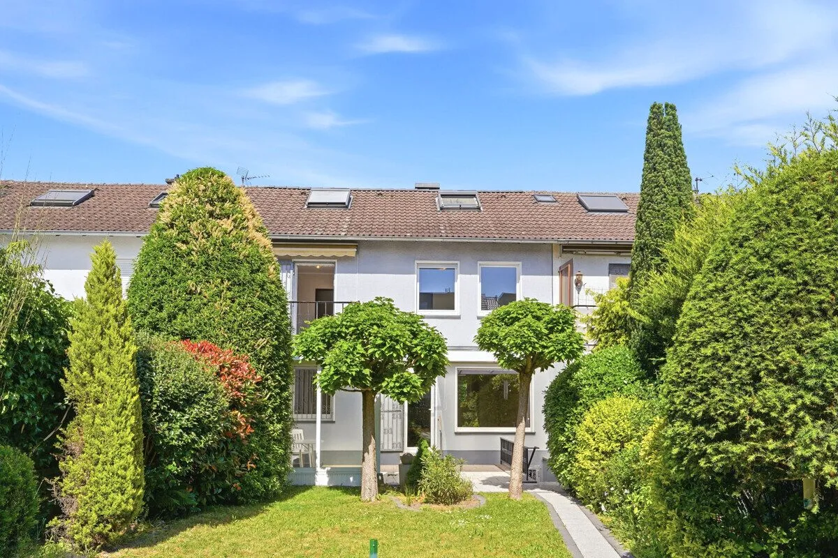 Immobilienangebot - Köln - Alle - Einfamilienhaus mit Potenzial und Garagen!