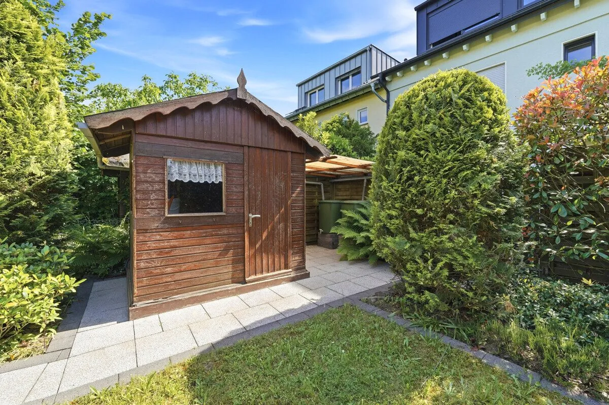 Immobilienangebot - Köln - Alle - Einfamilienhaus mit Potenzial und Garagen!
