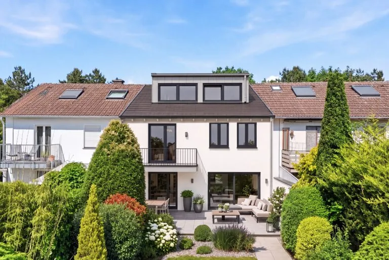 Immobilienangebot - Köln - Alle - Schönes Einfamilienhaus mit Potenzial und Garagen!