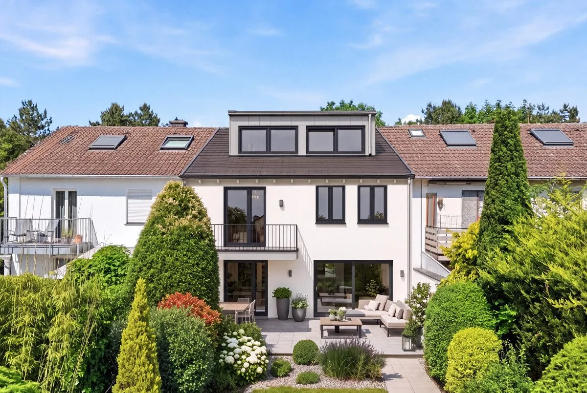 Immobilienangebot - Köln - Alle - Schönes Einfamilienhaus mit Potenzial und Garagen!