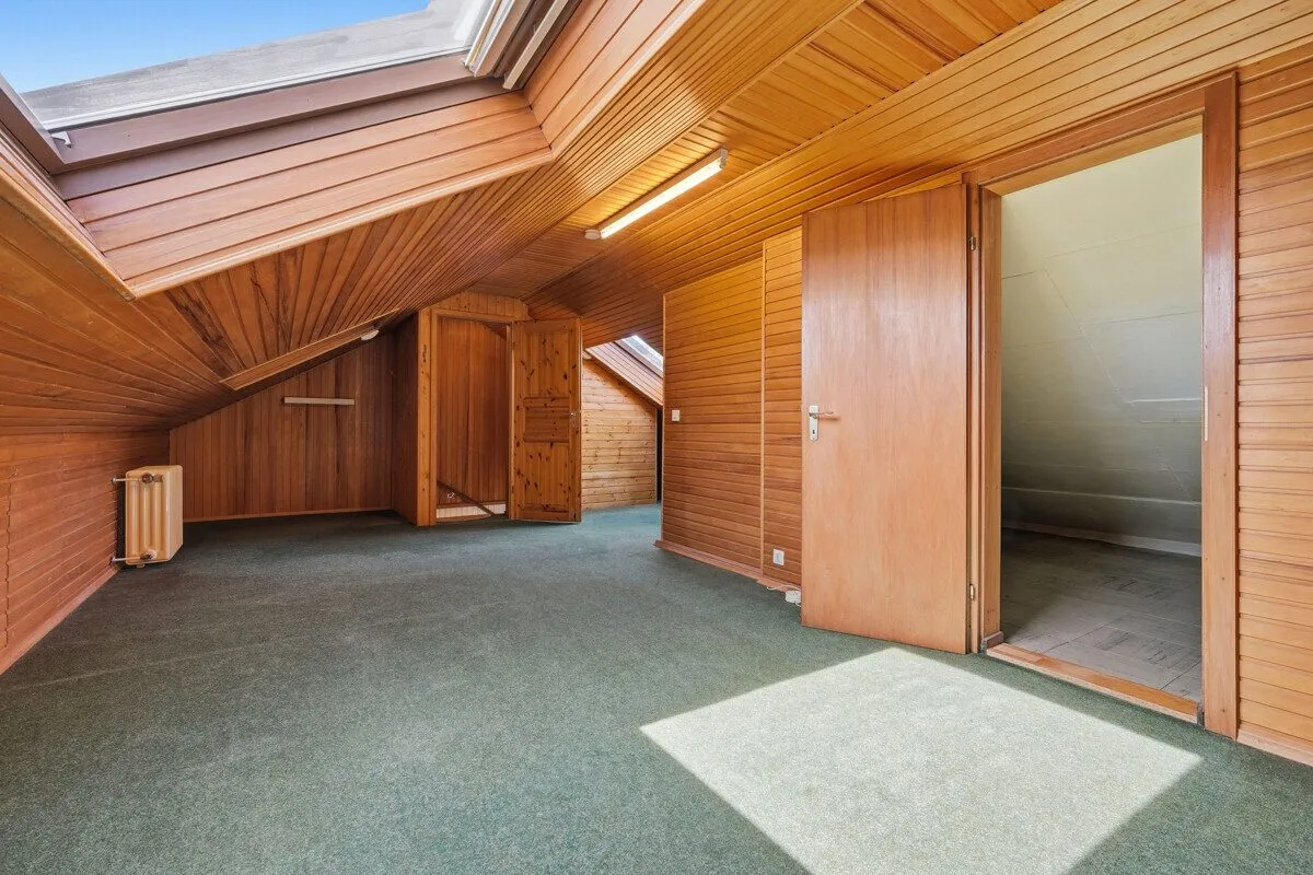 Immobilienangebot - Köln - Alle - Schönes Einfamilienhaus mit Potenzial und Garagen!