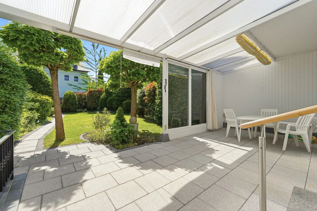 Immobilienangebot - Köln - Alle - Schönes Einfamilienhaus mit Potenzial und Garagen!