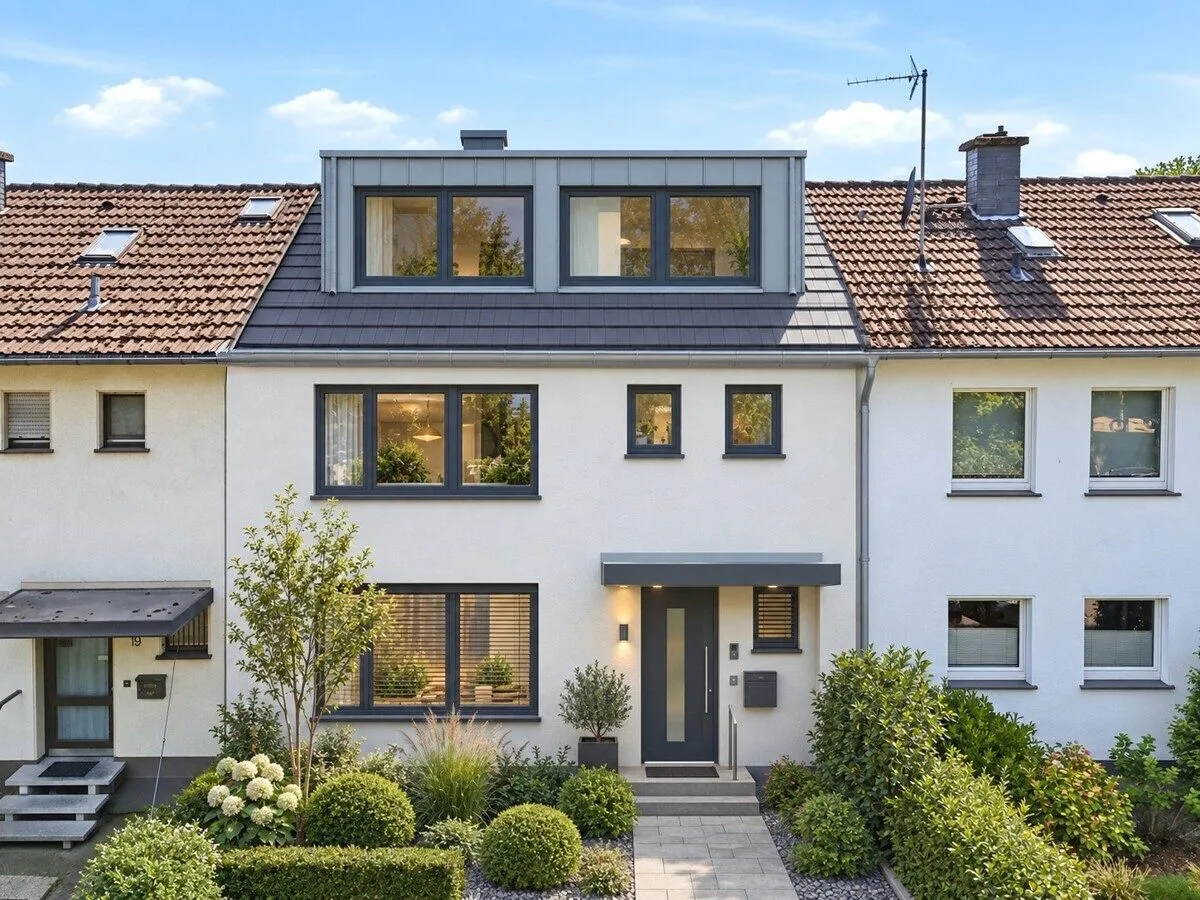 Immobilienangebot - Köln - Alle - Schönes Einfamilienhaus mit Potenzial und Garagen!